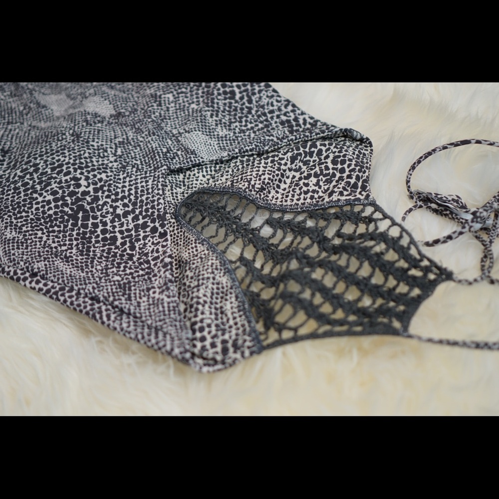 Acacia Teahupo’o One Piece in Snake MED